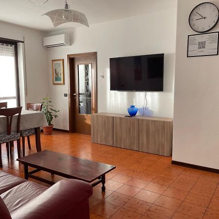 Appartamento Spazioso Con 3 Camere Da Letto ريفا ديل غاردا المظهر الخارجي الصورة